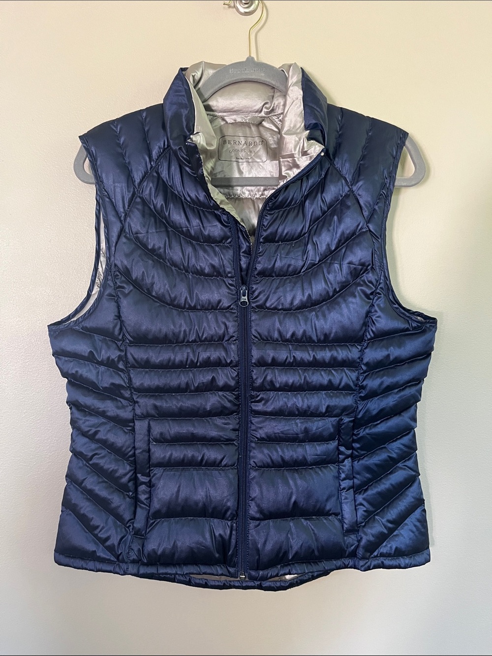 Bernardo Lightweight Goose Down Quilted Navy Puffer Vest size large